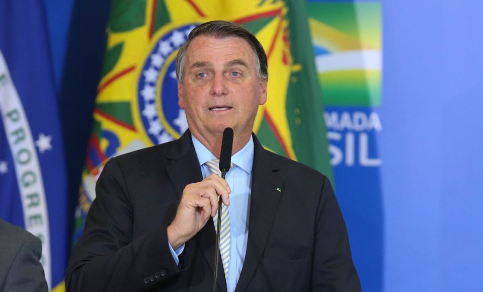 Presidente Jair Bolsonaro discursa após cerimônia de posse do Ministro de Estado da Cidadania, Joao Roma, e do Ministro de Estado Chefe da Secretaria-Geral da Presidência da República, Onix Lorenzoni e sanção da Lei da Autonomia do Banco Central