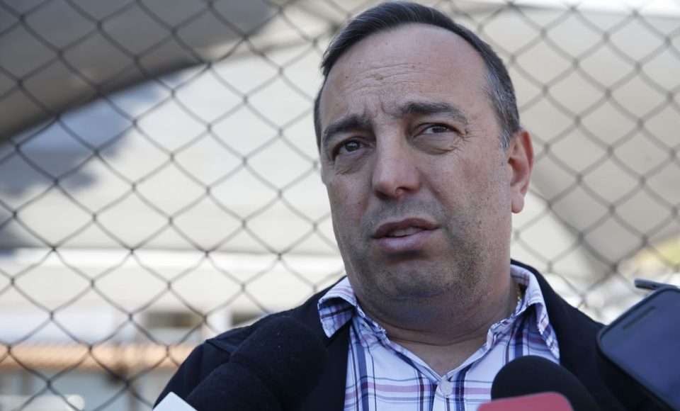 O deputado delegado, Fernando Francischini, concede entrevista aos jornalistas