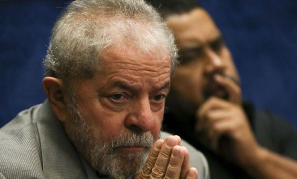 Brasília - O ex-presidente Luiz Inácio Lula da Silva assiste a presidenta afastada, Dilma Rousseff, fazer sua defesa durante sessão de julgamento do impeachment no Senado ( Marcelo Camargo/Agência Brasil)