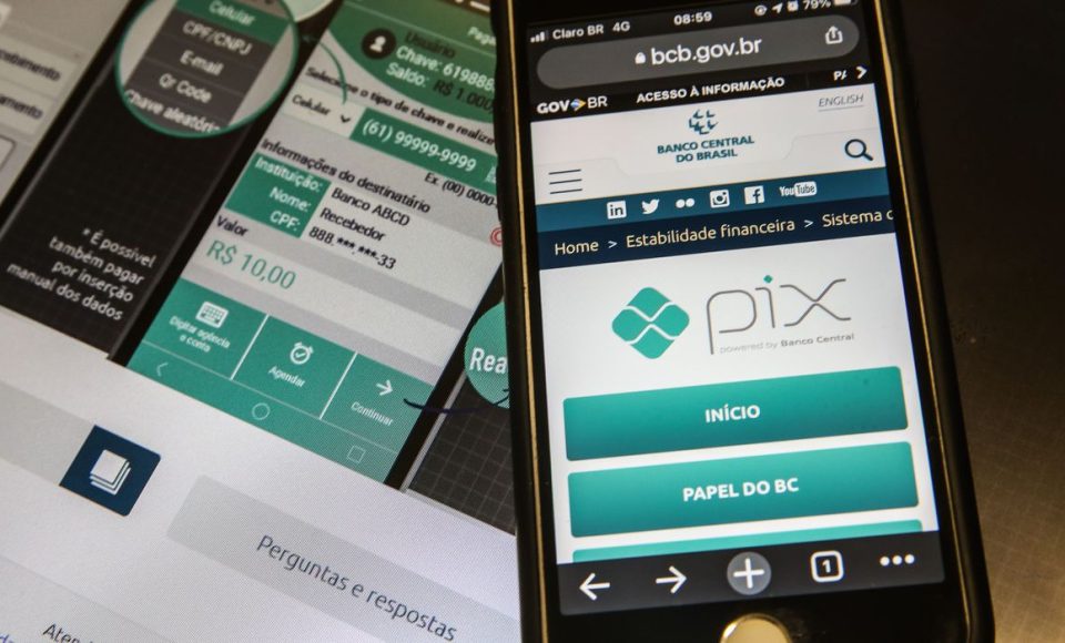 Pix é o pagamento instantâneo brasileiro. O meio de pagamento criado pelo Banco Central (BC) em que os recursos são transferidos entre contas em poucos segundos, a qualquer hora ou dia. É prático, rápido e seguro.