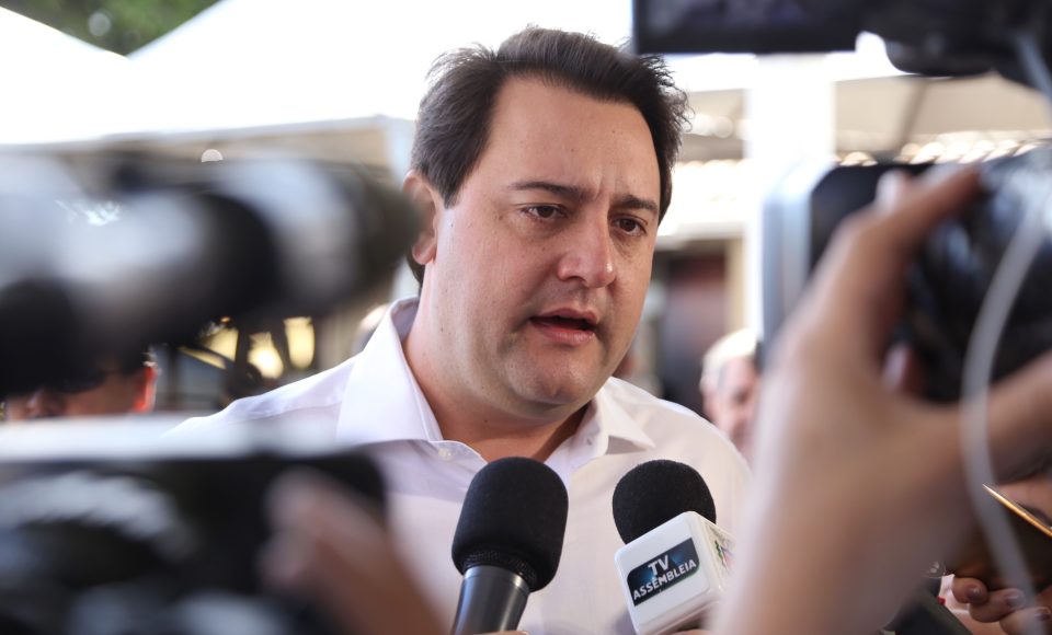 O Governo do Paraná concluiu nesta sexta-feira (17) a agenda em Maringá com a confirmação de R$ 41 milhões para ações e investimentos em 40 municípios da região Noroeste. O governador Carlos Massa Ratinho Junior recebeu prefeitos na 47ª Expoingá, no Parque Internacional de Exposições Francisco Feio Ribeiro. O encontro fez parte das ações em Maringá como sede administrativa do governo estadual. Foto: Rodrigo Felix Leal/ANPr