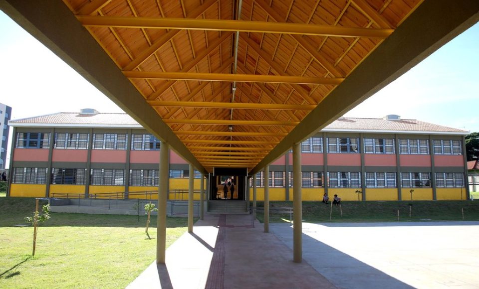 Cerca de 1.100 estudantes do Ensino Fundamental e Ensino Médio, de Sarandi, Noroeste do Paraná, são beneficiados com a nova estrutura da Escola Estadual Vereador Luiz Zanchim, inaugurada nesta sexta-feira (14), pelo governador Carlos Massa Ratinho Junior.  -  Sarandi, 14/02/2020  -  Foto: Jaelson Lucas/AEN