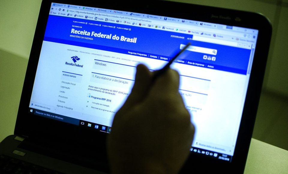 Brasília - Receita Federal libera o programa da Declaração do Imposto de Renda Pessoa Física 2016, ano-base 2015 (Marcelo Camargo/Agência Brasil)