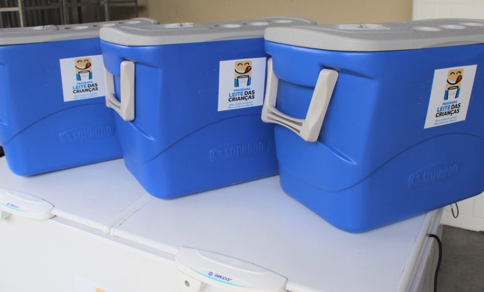 O Programa Leite das Crianças, do Governo do Estado, recebeu 700 caixas térmicas e 176 freezers para os pontos de distribuição e redistribuição. Os equipamentos estão sendo transportados ao longo desta semana para os núcleos regionais da Secretaria de Estado da Agricultura e do Abastecimento, que encaminharão aos municípios conforme a necessidade de cada um.  -  Curitiba, 13/02/2020  -  Foto: Gisele Barão/SEAB