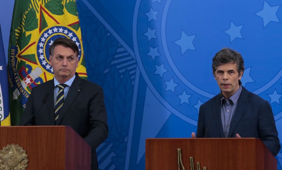 O presidente Jair Bolsonaro e o novo ministro da Saúde, Nelson Teich, durante pronunciamento no Palácio do Planalto