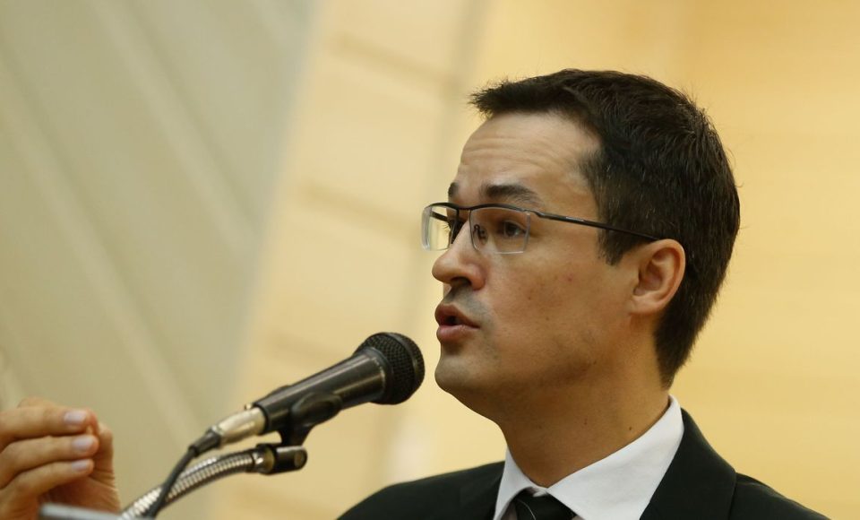 O procurador Deltan M. Dallagnol fala durante seminário da EMERJ, no Tribunal de Justiça, no centro do Rio.