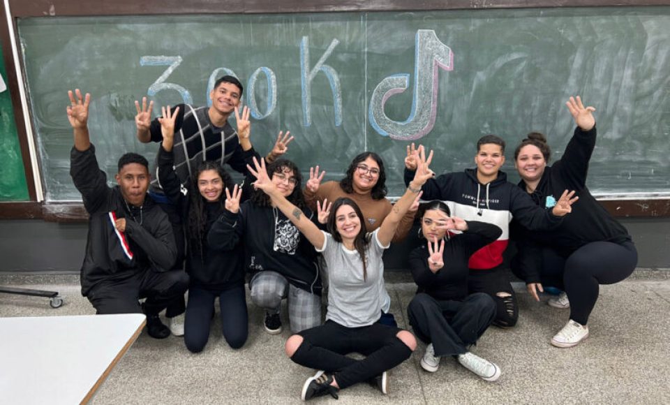 Fernanda é professora de química e viralizou nas redes sociais