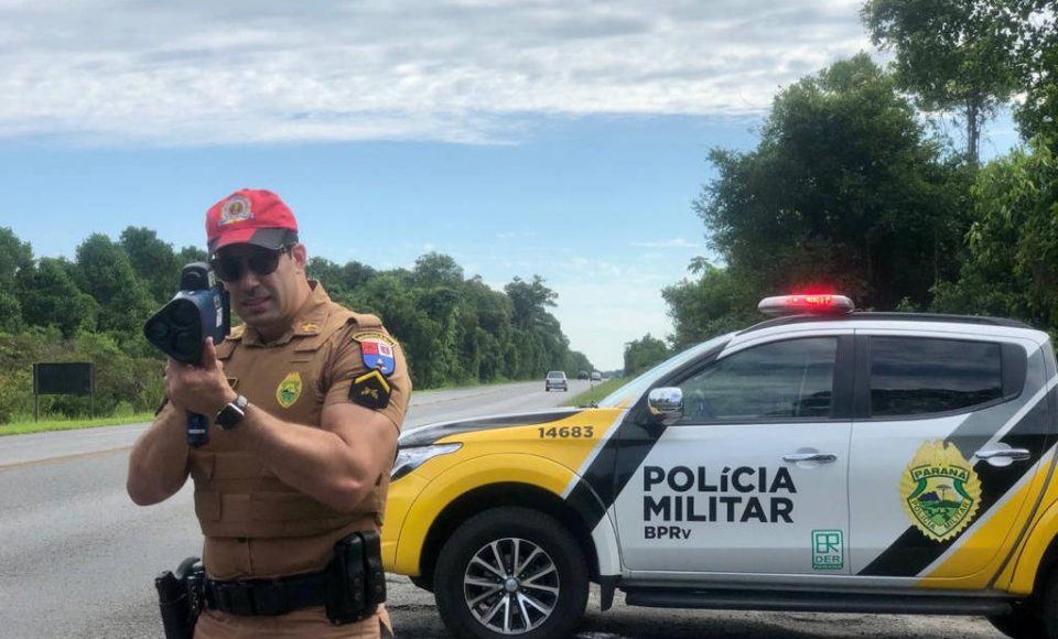 As equipes do Batalhão de Polícia Rodoviária (BPRv) estão ativas com fiscalizações para inibir o excesso de velocidade em toda a malha rodoviária estadual. A análise da unidade dos primeiros três meses deste ano aponta um dado alarmante sobre a segurança viária: o aumento de 345% de flagrantes de motoristas em velocidade acima do permitido em relação ao primeiro trimestre do ano passado. -  Curitiba, 27/04/2021 - Foto: SESP/PR