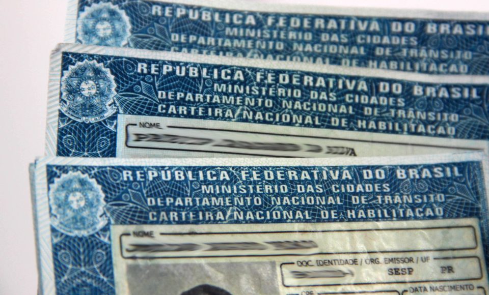 Detran alerta sobre venda de habilitação falsa pela internet.
Foto: Detran