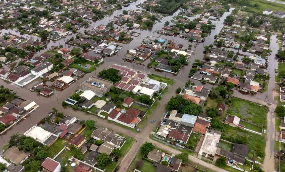 Cerca de 100 pessoas ficaram desalojadas em Guaratuba, no Litoral do Estado, em função das fortes chuvas que atingem a região desde sexta-feira (15). A Defesa Civil estima que cerca de 40 famílias estejam desalojadas em função dos alagamentos que ocorreram no município.   -  Guaratuba, 17/02/2019  -  Foto: Defesa Civil do Governo do Paraná