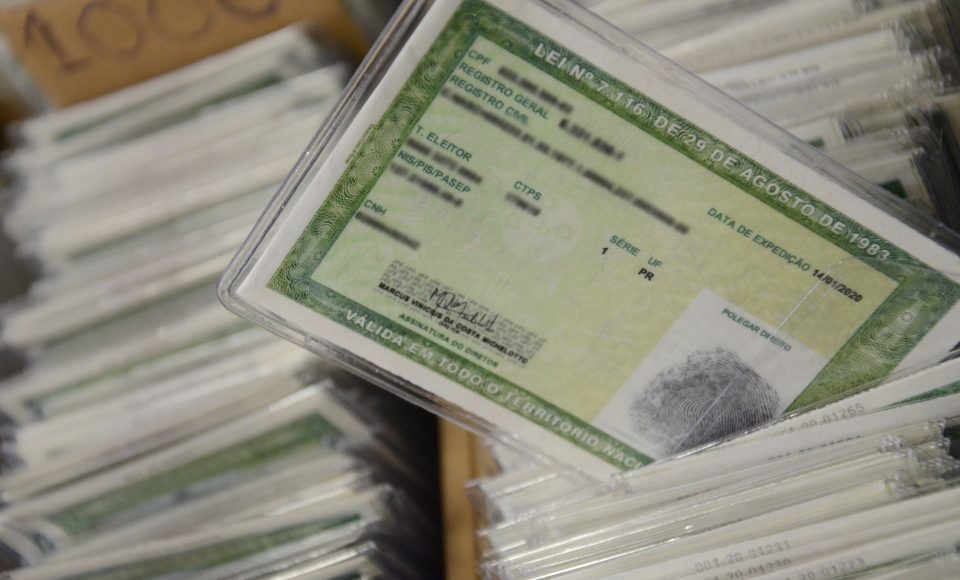 Polícia CIvil facilita alteração da assinatura do RG para o cidadão com documento no Estado - Curitiba, 07/02/2022