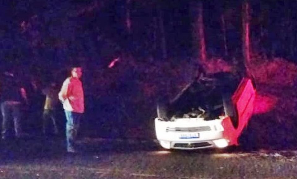 Acidente envolvendo quatro carros deixou duas pessoas mortas e cinco feridas, em Faxinal — Foto: Imagens cedidas/Blog Berimbau