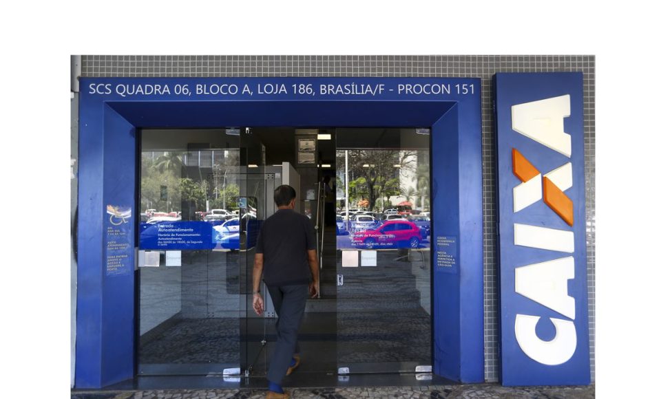Caixa Econômica Federal inicia hoje (13) a liberação do saque de até R$ 500 em contas do Fundo de Garantia do Tempo de Serviço (FGTS).