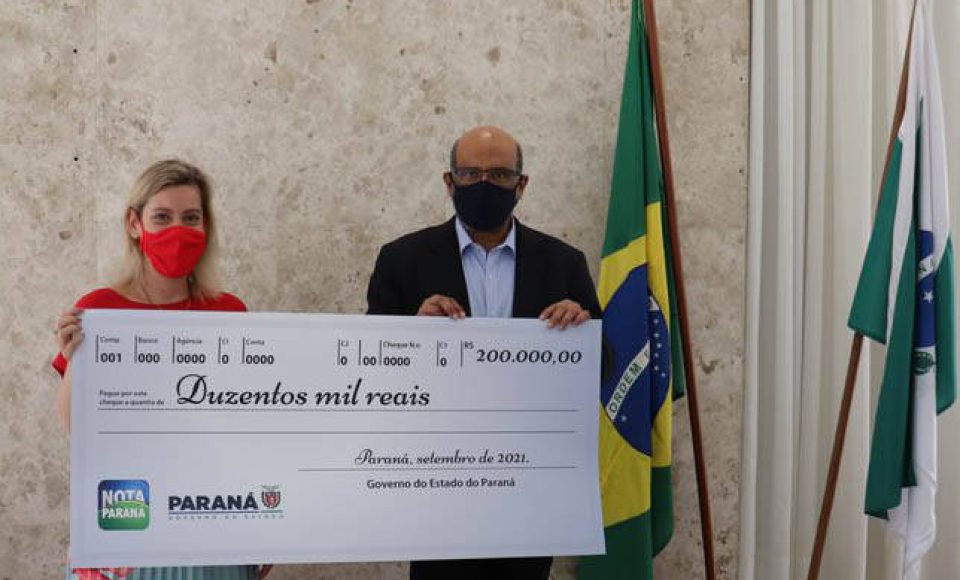 A Secretaria de Estado da Fazenda entregou nesta segunda-feira (13) os prêmios do último sorteio do Programa Nota Paraná. Na ocasião, compareceram as contribuintes de Curitiba ganhadoras dos prêmios máximos de R$ 1 milhão e R$ 200 mil reais e também representantes das entidades sociais que foram contempladas.  -  Curitiba, 13/09/2021  -  Foto: SEFA