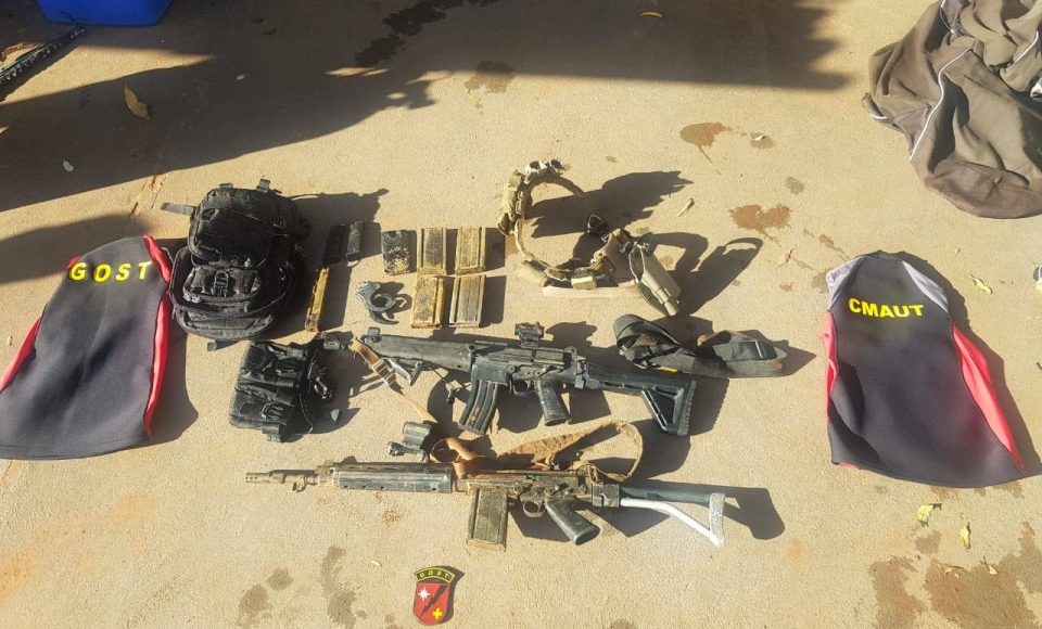 Dois fuzis, carregadores e munições de policiais militares foram localizados por bombeiros militares do Grupo de Operações de Socorro Tático (GOST) do Corpo de Bombeiro do Paraná, nesta sexta-feira (29/04), durante a Operação Remanso. A ação de busca aquática, que já dura 16 dias, conta com apoio de unidades da PMPR e possibilitou a localização do armamento no Rio Paraná, em Alto Paraíso, no Noroeste do estado.  Curitiba, 01/05/2021  -  Foto: SESP/PR