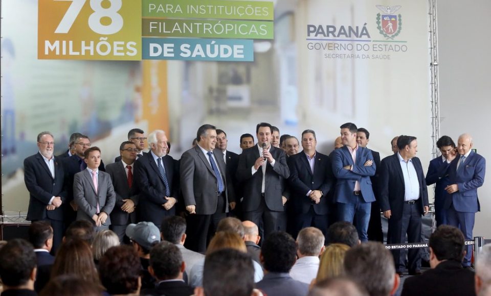 O governador Carlos Massa Ratinho Junior autorizou nesta terça-feira (3) o repasse de R$ 78 milhões para hospitais filantrópicos. Os recursos são destinados a obras (R$ 44,5 milhões) e equipamentos (R$ 33,5 milhões). É o maior pacote financeiro unificado da história às instituições, que atendem mais de 50% dos pacientes do Sistema Único de Saúde (SUS) no Paraná. Curitiba,03/12/2019 Foto:Jaelson Lucas / AEN