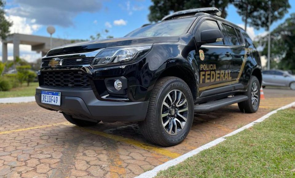 Florianópolis/SC - A Polícia Federal, juntamente com o Ministério Público Federal, deflagrou nesta quinta-feira (14/10) a 3ª fase da Operação Alcatraz, intitulada Operação Obstrução, visando à repressão de organização criminosa envolvida na prática de crimes de corrupção e lavagem de dinheiro.