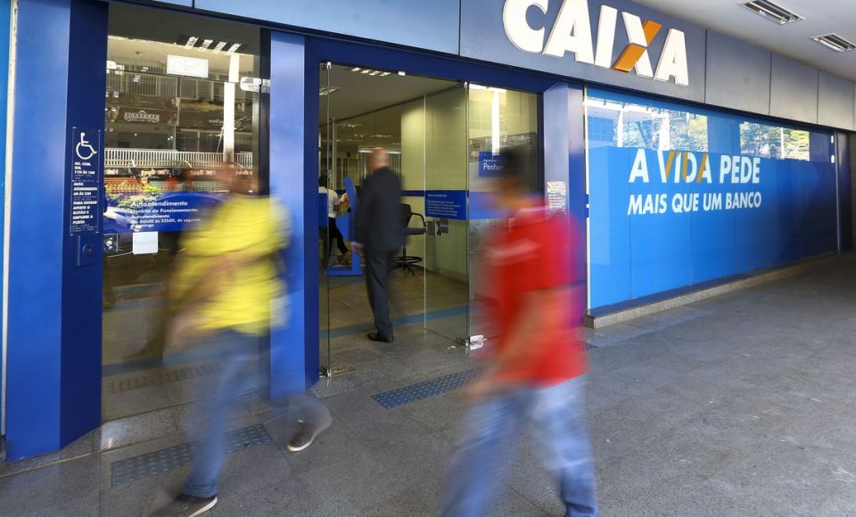 Caixa Econômica Federal inicia hoje (13) a liberação do saque de até R$ 500 em contas do Fundo de Garantia do Tempo de Serviço (FGTS).