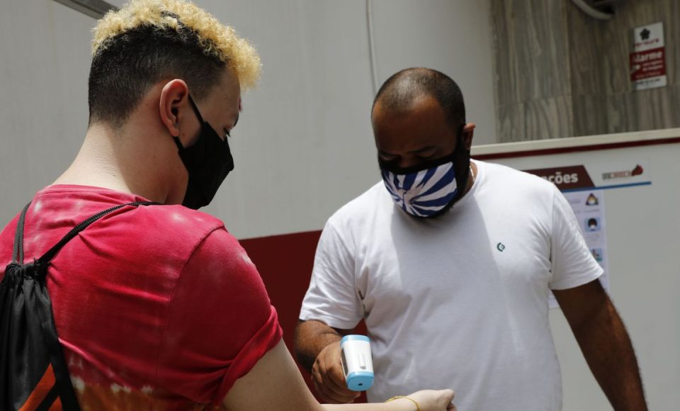 Rio de Janeiro - Candidatos participam da        primeira aplicação do Exame Nacional do Ensino Médio (Enem) Digital, na UniCarioca. (Fernando Frazão/Agência Brasil)