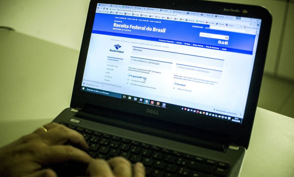 Brasília - Receita Federal libera o programa da Declaração do Imposto de Renda Pessoa Física 2016, ano-base 2015 (Marcelo Camargo/Agência Brasil)