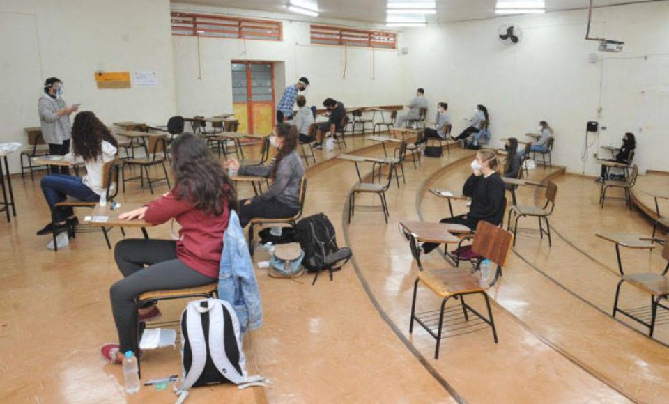 Vestibular da UEL registra ausência de 42% e prova aborda fronteiras e pandemia  - Londrina, 31/05/2021  -  Foto: UEL