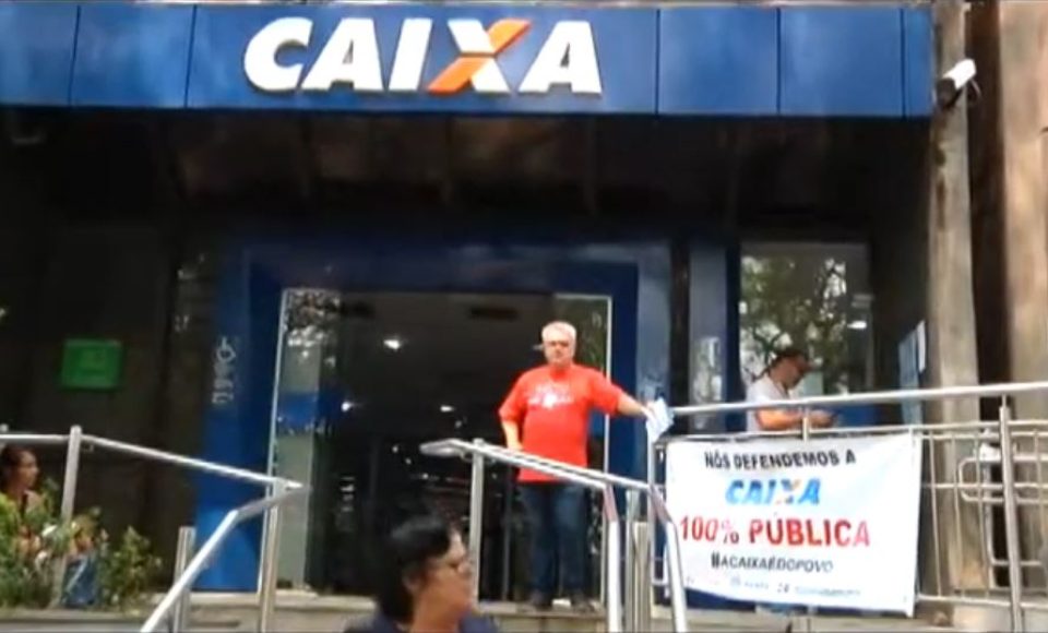 15027272715d853a8a21bf50.53565637