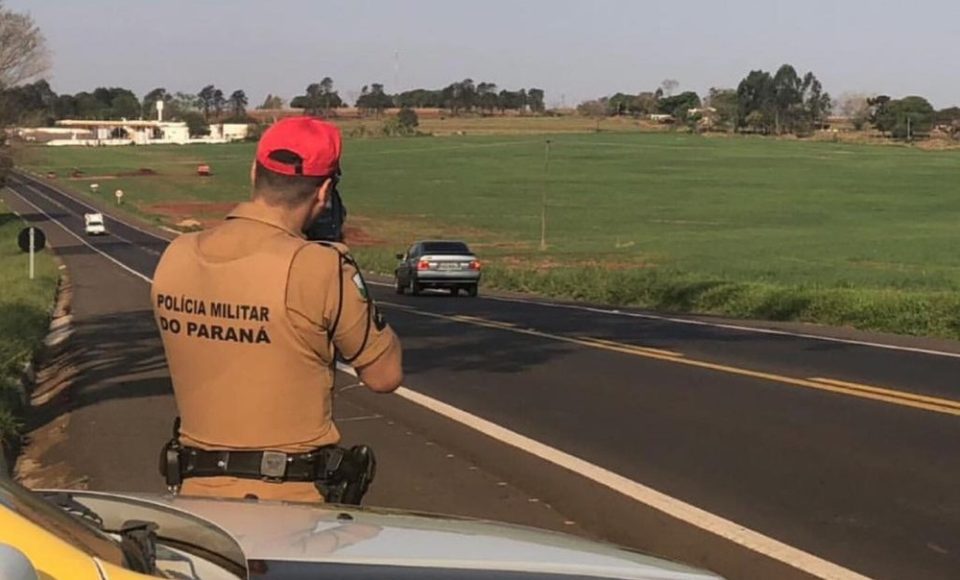 Ação de fiscalização durou cerca de duas horas na PR-323 — Foto: Charles Melo/Polícia Rodoviária Estadual