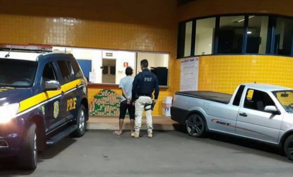 Dividida em 290 tabletes, a droga era transportada em uma caminhonete modelo Saveiro