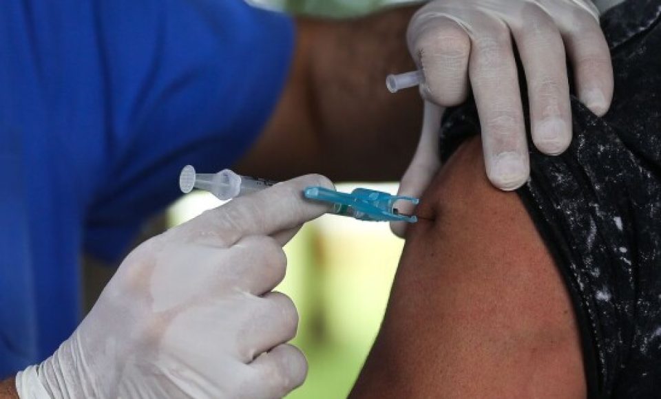 Movimentação de idosos no posto da 612 Sul para Vacinação contra Influenza
