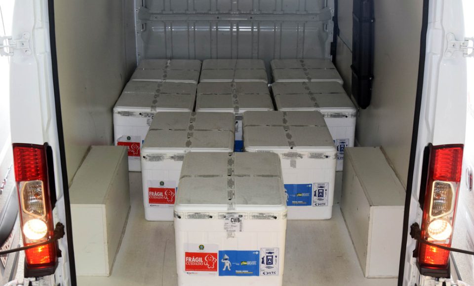 O Paraná recebe mais 100.400 imunizantes da CoronaVac/Butantan é destinada à primeira e segunda doses (D1 e D2),  referente à 49ª pauta de distribuição do Ministério da Saúde. -  Curitiba, 09/09/2021  -  Foto: Américo Antonio/SESA