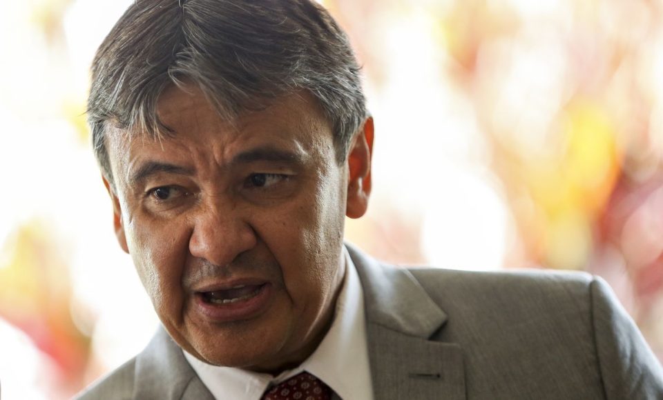 O governador reeleito do Piauí, Wellington Dias, após reunião dos governadores eleitos dos estados do nordeste, em Brasília.