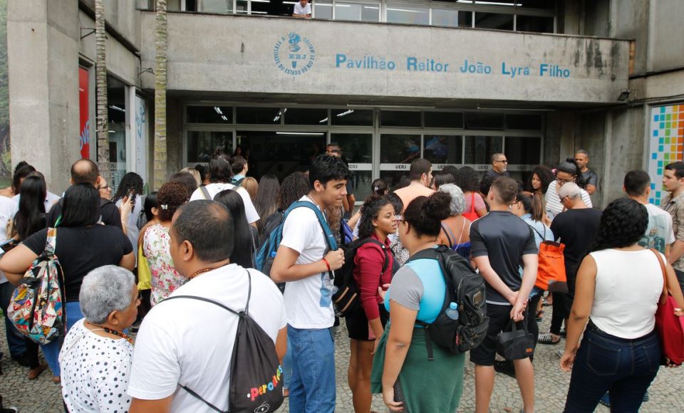 Estudantes fazem segundo dia de provas do ENEM, na UERJ