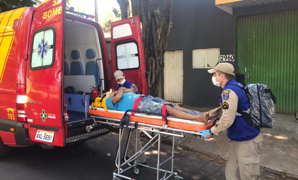 Segundo os socorristas, a vítima não corre risco de vida. Foto: Reginaldo Barros/TV Caiuá