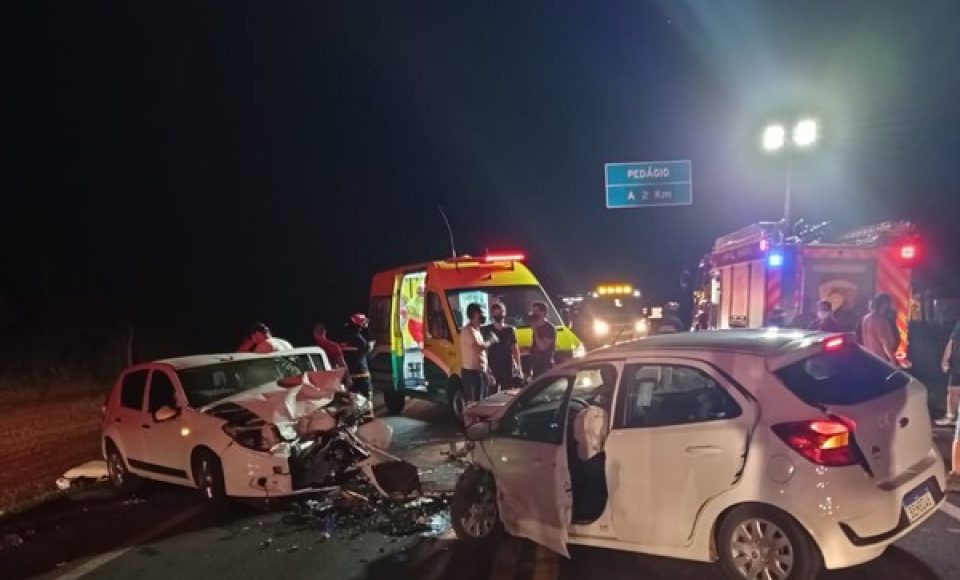 Acidente em Céu Azul deixou sete pessoas feridas na noite de segunda-feira (2) — Foto: PRF/Divulgação