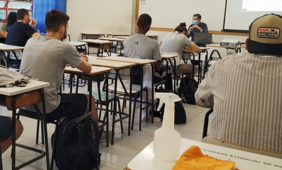 Aulas presenciais das graduações da UEM são retomadas nos 7 câmpus - Maringá, 17/01/2022