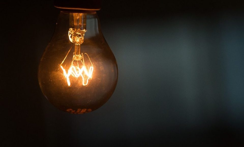 Lâmpadas incandescentes devem ser retiradas do mercado até 2016 (Marcello Casal Jr/Agência Brasil)