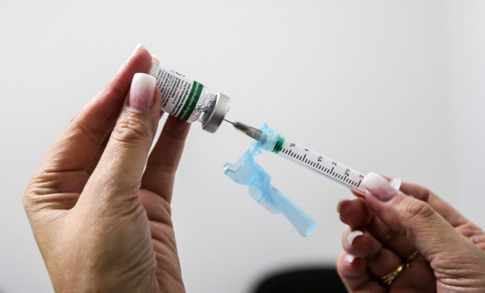 Paraná divulga números da gripe e reforça a prevenção. A vacinação contra a gripe terminou em 31 de maio  para o público-alvo da campanha. O saldo de doses está disponível para toda a população a partir de 03/06. A secretaria estadual segue orientação do Ministério da Saúde de atingir 90% de cobertura vacinal.
   Curitiba, 06/06/2019 -  Foto: Geraldo Bubniak/ANPr
