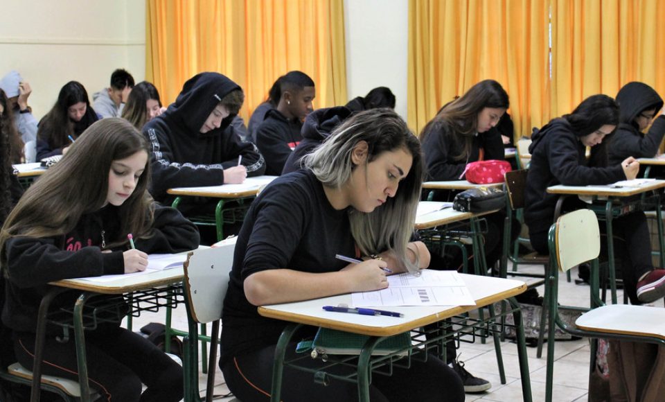 Acontece nessa terça-feira (18) a primeira edição da Prova Paraná 2020. A prova será aplicada para estudantes de toda a rede estadual e de 398 redes municipais de ensino. Participam alunos do 5º ano do Ensino Fundamental (municipal), do 6º ao 9º ano do Ensino Fundamental (estadual), do 1º ao 3º ano do Ensino Médio, além das modalidades Educação para Jovens e Adultos (EJA ) e Médio Integrado.  -  Foto: Arquivo AEN