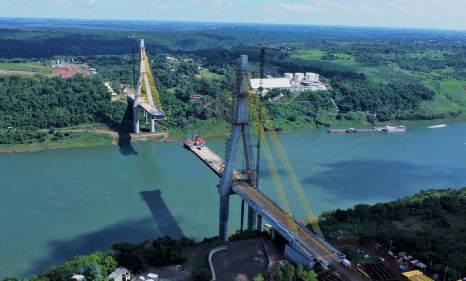 A obra da nova Ponte da Integração Brasil – Paraguai, entre Foz do Iguaçu, na região Oeste, e Presidente Franco, atingiu o índice de 82% de conclusão agora em abril, um investimento de R$ 194 milhõe - Curitiba, 25/04/2022