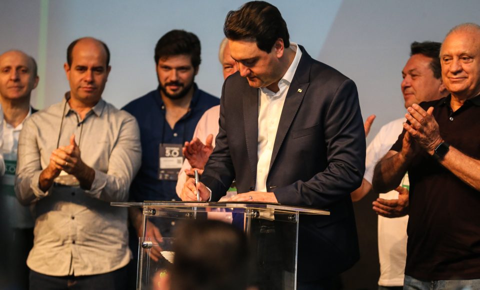 O governador Carlos Massa Ratinho Junior faz a abertura nesta quinta-feira (31),  do encontro de capacitação Governo 5.0 no Hotel Rafain Palace & Convention, em Foz do Iguaçu. 
Foz do Iguaçu, 17/10/2019 -  Foto: Geraldo Bubniak/AEN