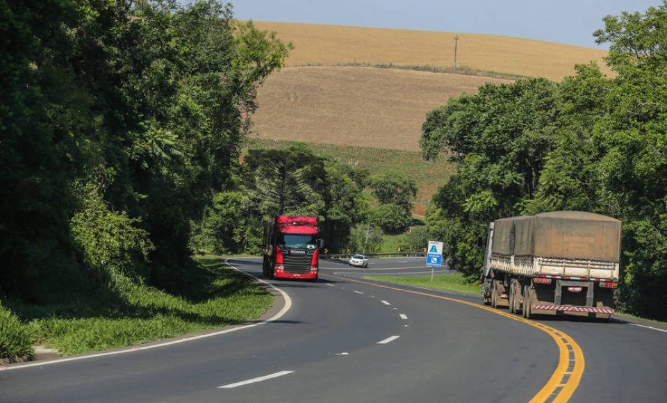 Estrada, BR 277, terceira faixa 
Foz do Iguaçu, 30/10/2019 -  Foto: Geraldo Bubniak/AEN