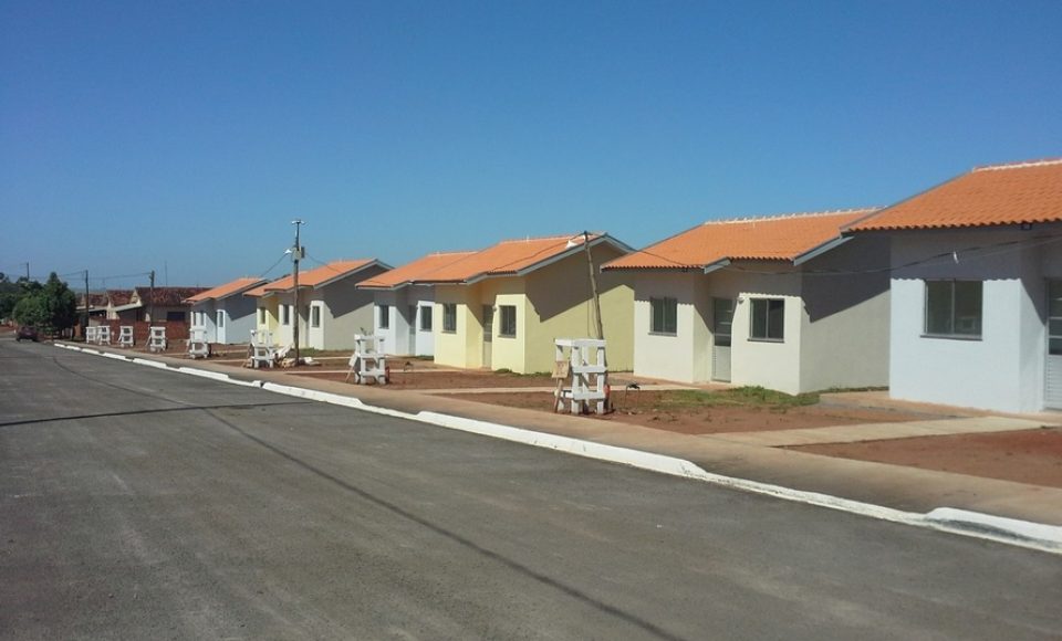 Mais 48 famílias da região Noroeste do Paraná receberam nesta quinta-feira (19) as chaves de novas casas populares. Os projetos beneficiaram 24 famílias de Xambrê e outras 24 de Francisco Alves, que se somam a outras 20 de Mariluz que foram contempladas na quarta-feira (18).