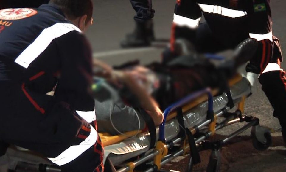 Crime aconteceu na noite do último sábado (31). Vítima foi socorrida pelo Samu.
