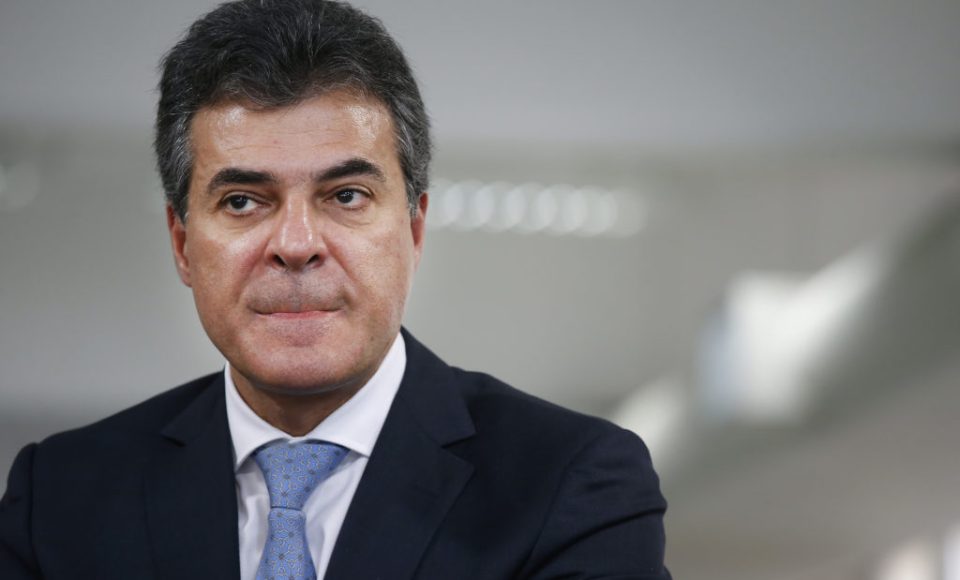 ***ARQUIVO*** SÃO PAULO, SP, 03.06.2015 - O governador do Paraná, Beto Richa (PSDB), durante entrevista à Folha, na capital paulista. (Foto: Keiny Andrade/Folhapress)