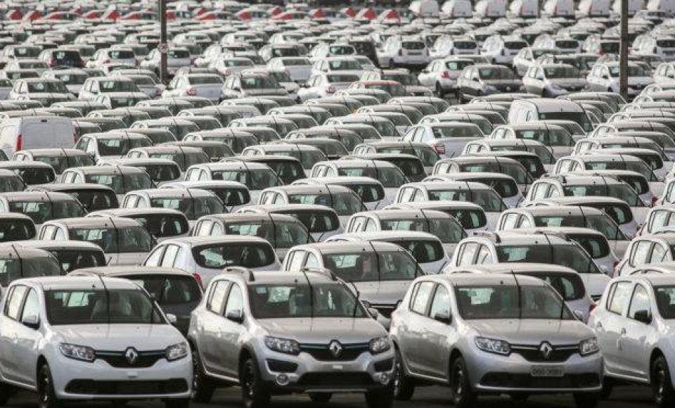 Renault - Curitiba 23 / 07/ 18 - Fotos do patio de carros na fábrica da Renault. Foto: Marcelo Elias - Gazeta do Povo