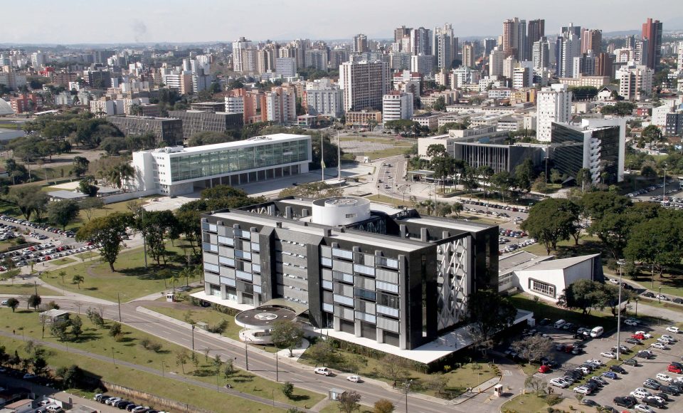 Palácio das Araucárias e Palácio Iguaçú.
Foto: Arnaldo Alves / AENotícias.
Curitiba, 07-07-2011.
