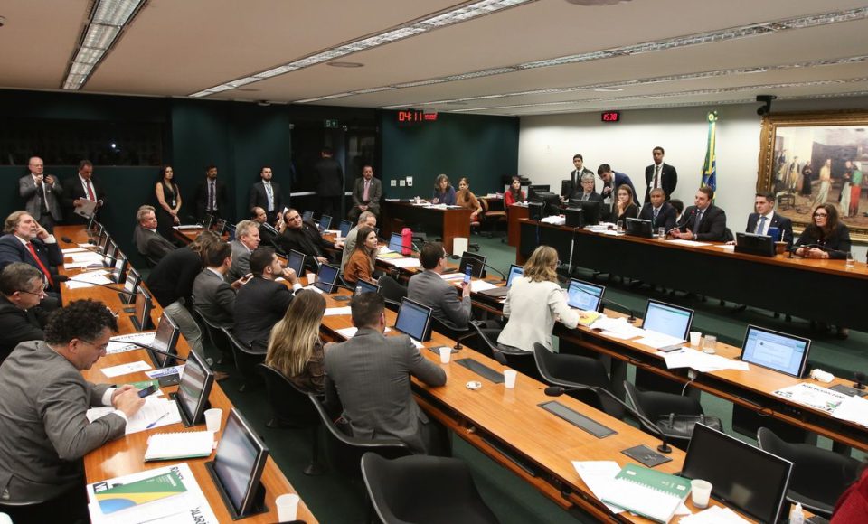 CCJ retoma reunião para votar PECs sobre prisão em segunda instância
