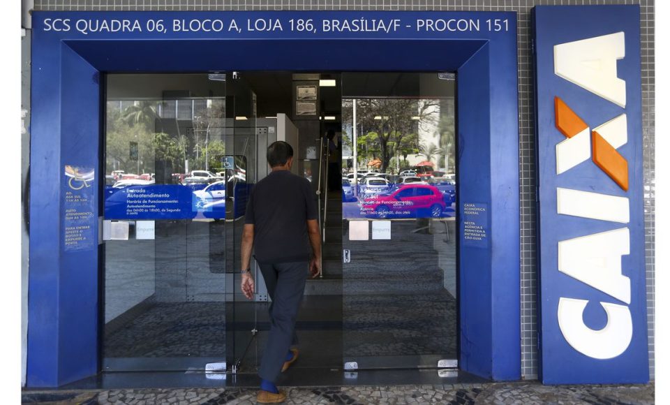 Caixa Econômica Federal inicia hoje (13) a liberação do saque de até R$ 500 em contas do Fundo de Garantia do Tempo de Serviço (FGTS).