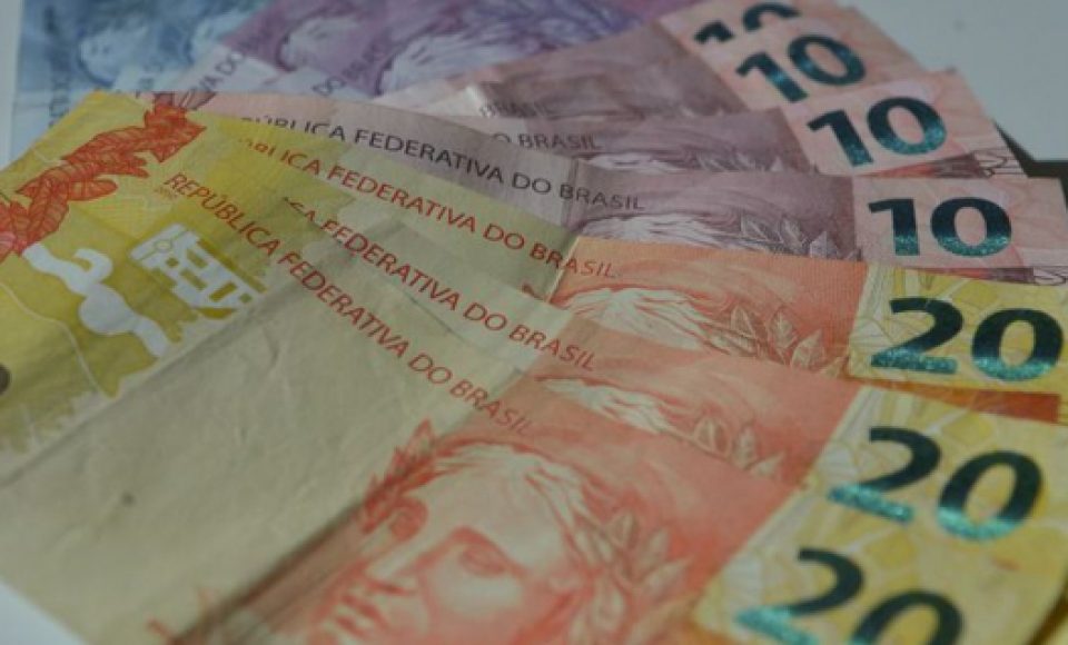 Salário mínimo: valor previsto agora está abaixo da última projeção, anunciada em abril (Foto: Marcello Casal/Agencia Brasil)