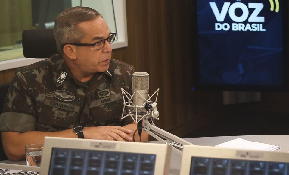 Diretor de Serviço Militar, General de Brigada  Eduardo Tavares Martins, é entrevistado no programa A Voz do Brasil.